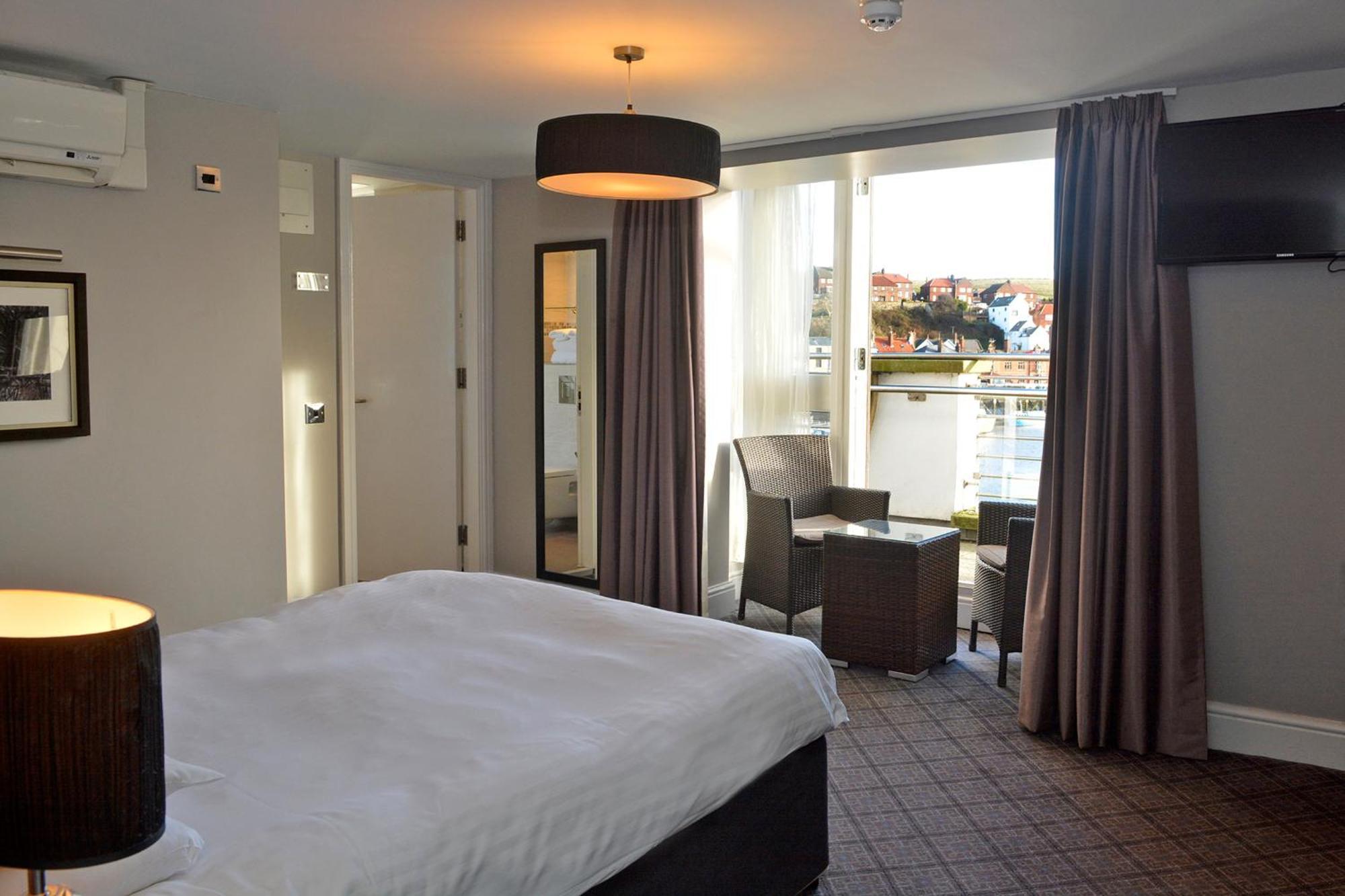 The Angel Hotel Wetherspoon วิทบี ภายนอก รูปภาพ