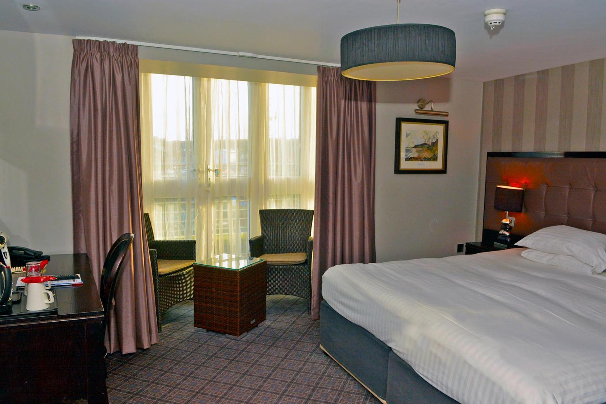 The Angel Hotel Wetherspoon วิทบี ภายนอก รูปภาพ