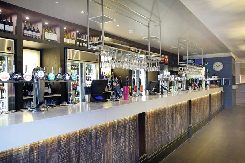 The Angel Hotel Wetherspoon วิทบี ภายนอก รูปภาพ