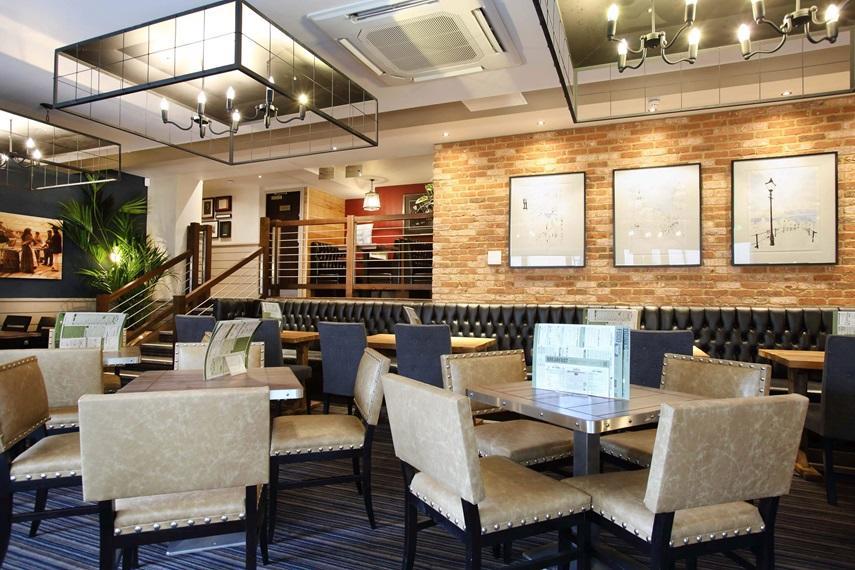 The Angel Hotel Wetherspoon วิทบี ภายนอก รูปภาพ