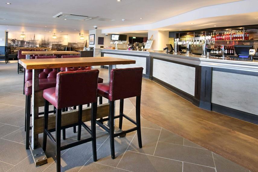 The Angel Hotel Wetherspoon วิทบี ภายนอก รูปภาพ