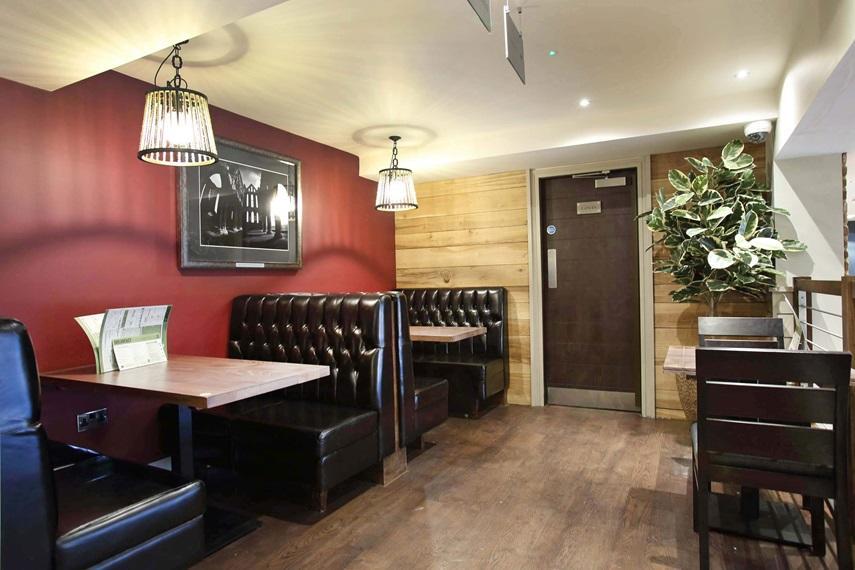 The Angel Hotel Wetherspoon วิทบี ภายนอก รูปภาพ