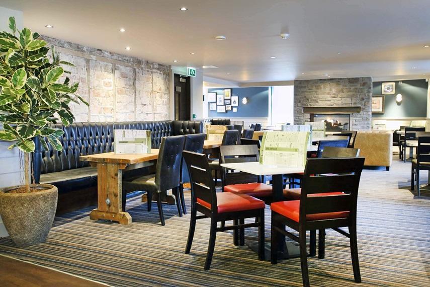 The Angel Hotel Wetherspoon วิทบี ภายนอก รูปภาพ