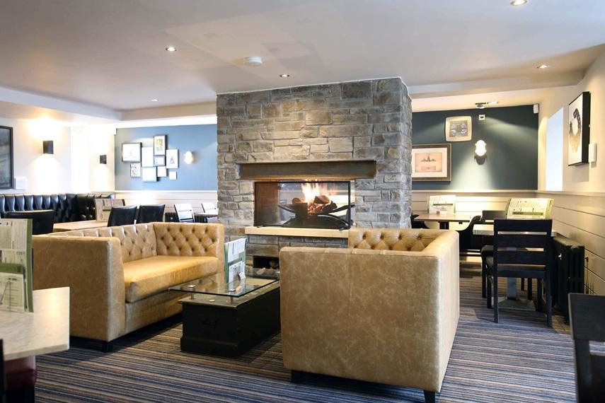 The Angel Hotel Wetherspoon วิทบี ภายนอก รูปภาพ