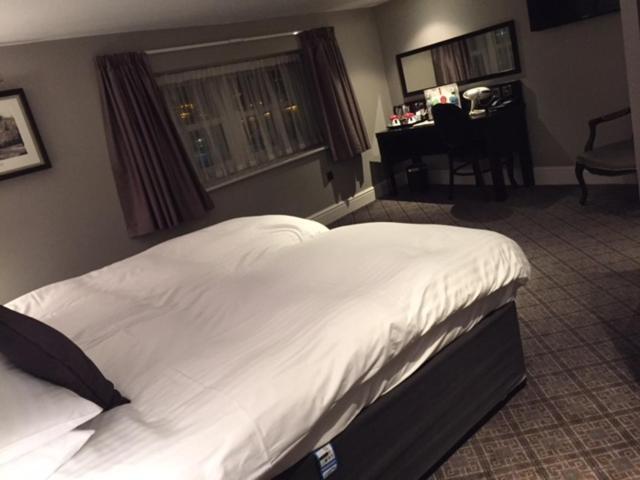 The Angel Hotel Wetherspoon วิทบี ภายนอก รูปภาพ